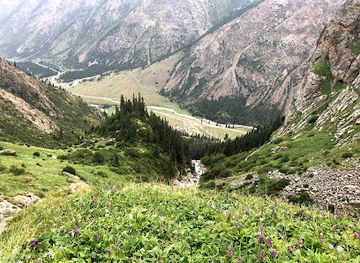 kyrgyzstan/jety-oguz-valley/restaurant/barskoon-waterfall