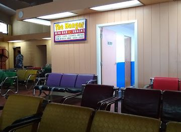 marshall-islands/aur-atoll/restaurant/the-hangar