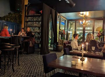 wisconsin/madison/state-street/restaurant/the-botanist-social