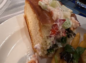 maine/south-portland/restaurant/blue-wave-grille