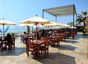 peru/trujillo/huanchaco/restaurant/sunkella