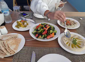 مطعم عزايم ديرتنا Azaim Deeritna Restaurant