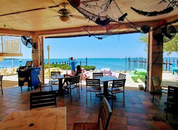 florida/key-largo/restaurant/bayside-grille-sunset-bar