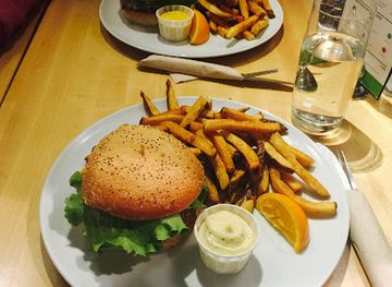 canada/quebec-city/saint-jean-baptiste/restaurant/chez-victor