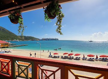sint-maarten/little-bay-beach/restaurant/dutch-blonde-beach-bar-restaurant