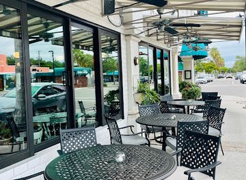 florida/sarasota-beaches/restaurant/veronica-fish-and-oyster