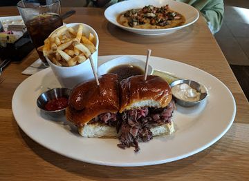virginia/eastern-shore/restaurant/cooper-s-hawk-winery-restaurant-virginia-beach