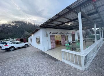 nauru/uaboe-district/restaurant/anibare-boat-harbour-restaurant