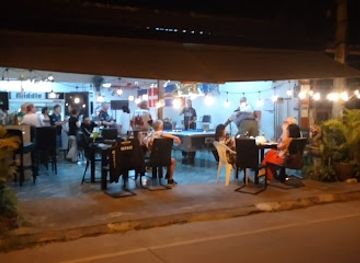 thailand/udon-thani/restaurant/middle-bar-restaurant
