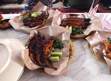 indonesia/tanjung-puting-national-park/restaurant/rumah-bakar-semangat-47