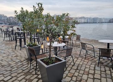 greece/thessaloniki/rotunda/restaurant/kitchen-bar