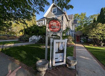 michigan/charlevoix/restaurant/grey-gables-restaurant-catering