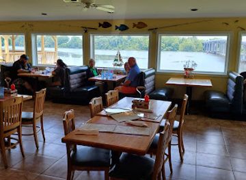 virginia/northern-neck/restaurant/randolph-s-on-the-river