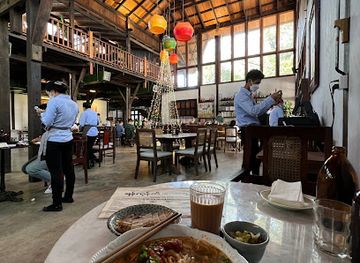 myanmar-burma/kyaiktiyo-pagoda/restaurant/rangoon-tea-house-golden-valley