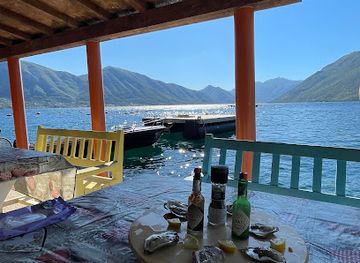 montenegro/perast/restaurant/luka-s-oyster-farm