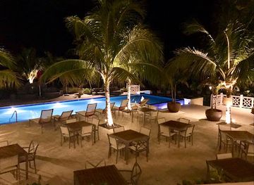 the-bahamas/harbour-island/restaurant/latitude-25