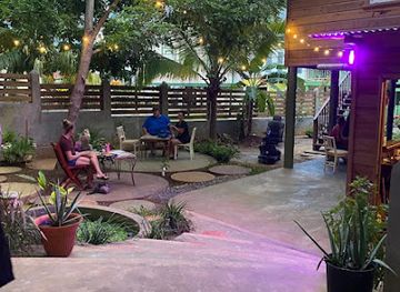 honduras/utila/restaurant/the-tea-garden