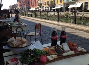 italy/milan/navigli/restaurant/la-prosciutteria-milano-navigli