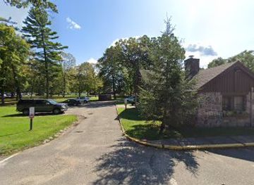 wisconsin/devil-s-lake-state-park/restaurant/north-shore-chateau-concessions-boat-rental