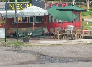 arkansas/ozark-national-forest/restaurant/neon-moon