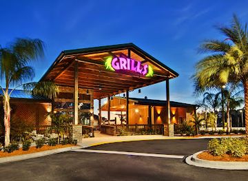 florida/orlando-theme-parks/restaurant/grills-lakeside-seafood-deck-tiki-bar