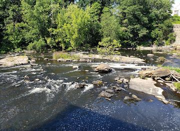 rhode-island/blackstone-river-bikeway/restaurant/river-falls