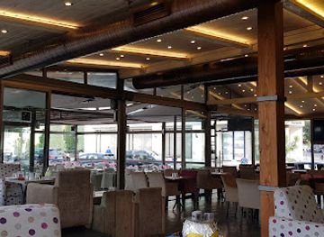 lebanon/broummana/restaurant/qahwat-al-sitt