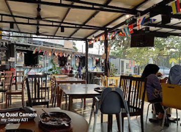 malaysia/perlis/restaurant/loiter-food-court