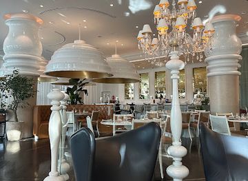 qatar/al-jassasiya-rock-carvings/restaurant/mondrian-bistro