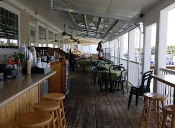 delaware/cape-henlopen-state-park/restaurant/irish-eyes-pub-restaurant