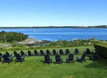 rhode-island/trustom-pond-national-wildlife-refuge/restaurant/safari-room-restaurant