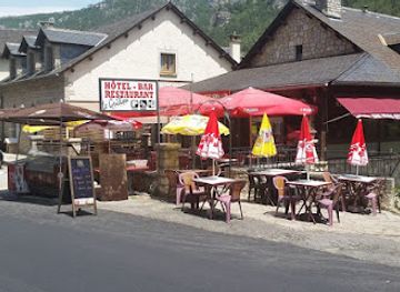 france/gorges-du-tarn/restaurant/hotel-bar-restaurant-le-grillon-bar-exterieur-bord-du-tarn