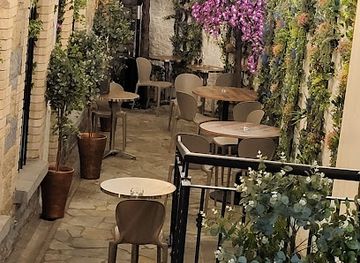 ireland/county-cavan/restaurant/shades-bar-grill