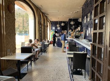 hungary/budapest/gellert-hill/restaurant/gellert-garden-etterem-kavezo