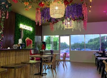 the-bahamas/lucaya/restaurant/buckets-restaurant-pub