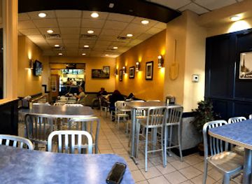 maryland/baltimore/mount-vernon/restaurant/never-on-sunday