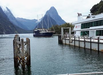 new-zealand/milford-sound/restaurant/discover-milford-sound-cruises-information-centre-cafe