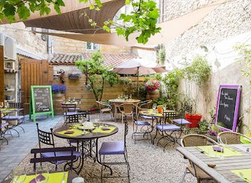 france/avignon/rocher-des-doms/restaurant/au-jardin-des-carmes