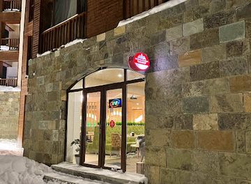 georgia/gudauri/restaurant/georgian-restaurant-red-wine