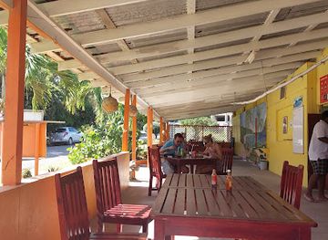 antigua-and-barbuda/hell-s-gate/restaurant/smiling-harry-s-thirst-quencher