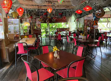 Woody Family Cafe