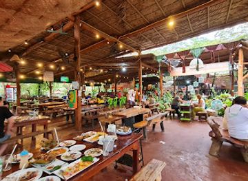 thailand/phetchabun-mountains/restaurant/new-bua-tong-restaurant