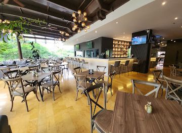colombia/medellin/el-poblado/restaurant/seven-kitchen-and-bar