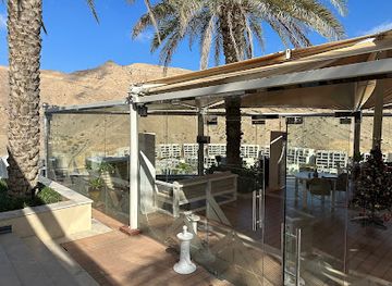 oman/al-hajar-ash-sharqi/restaurant/cliff-deck