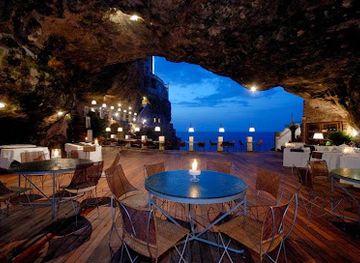 oman/muscat/restaurant/the-cave