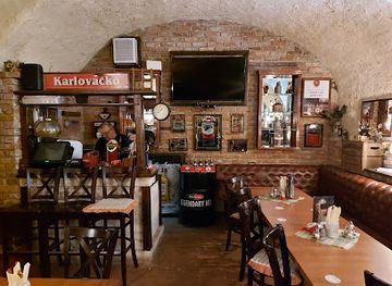 hungary/sopron-region/restaurant/croatia-pub-es-pizzeria