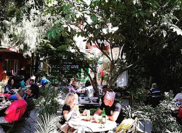 nepal/makalu-base-camp/restaurant/brezel-cafe-bar