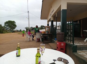 liberia/harper/restaurant/front-porch