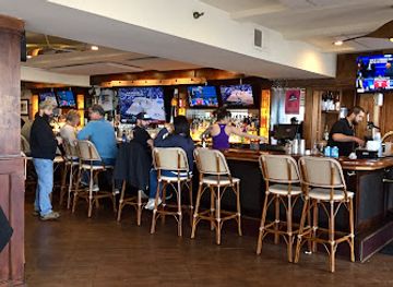 virginia/virginia-beach/restaurant/chix-on-the-beach