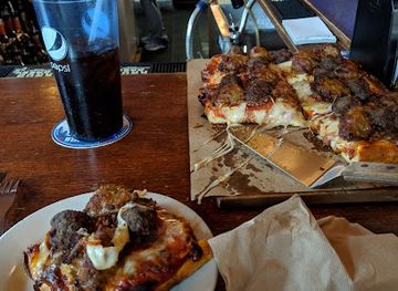 wisconsin/devil-s-lake-state-park/restaurant/gem-city-saloon-eatery